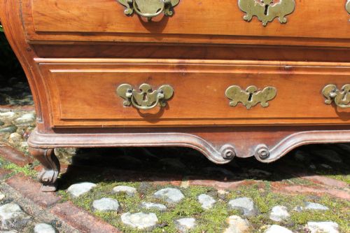 18TH CENTURY FRENCH CHERRYWOOD COMMODE - ADDITIONAL PHOTO 4
