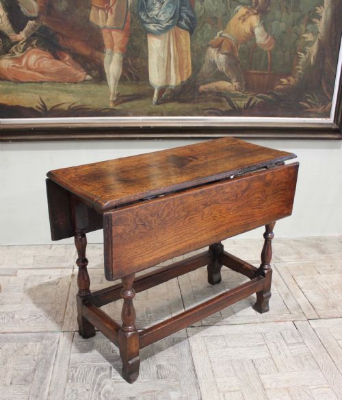 early 18th century drop leaf table - CATEGORY: ANTIQUE TABLES - DATED 18TH CENTURY