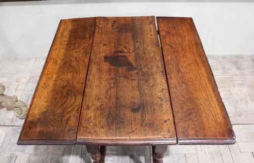 EARLY 18TH CENTURY DROP LEAF TABLE - ADDITIONAL PHOTO 2