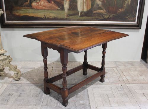 EARLY 18TH CENTURY DROP LEAF TABLE - ADDITIONAL PHOTO 4