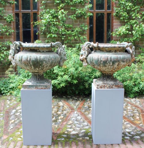 PAIR OF 19TH CENTURY CAST IRON URNS - ADDITIONAL PHOTO 3