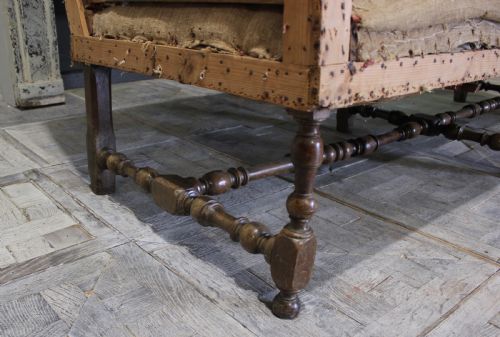 EARLY 18TH CENTURY FRENCH WALNUT SOFA - ADDITIONAL PHOTO 2