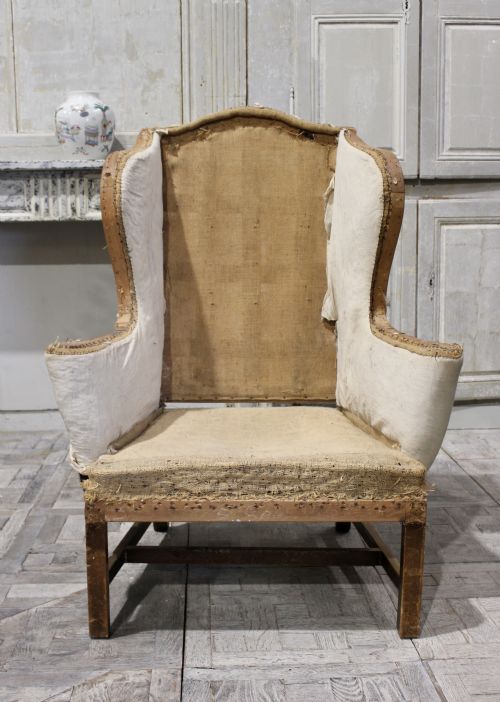 LARGE WING CHAIR IN THE GEORGIAN MANNER - ADDITIONAL PHOTO 1