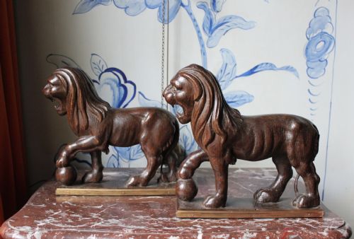 pair of carved oak lions - CATEGORY: ANTIQUE SCULPTURES - DATED 19TH CENTURY