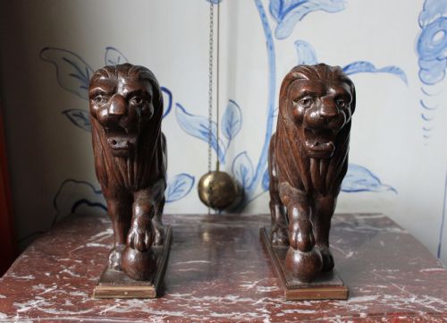 PAIR OF CARVED OAK LIONS - ADDITIONAL PHOTO 4