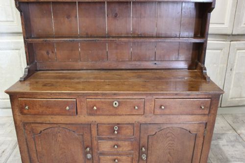 18TH CENTURY OAK DRESSER - ADDITIONAL PHOTO 3