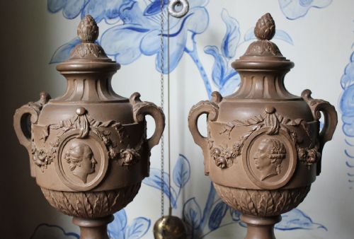 PAIR OF FRENCH TERRACOTTA PORTRAIT URNS - ADDITIONAL PHOTO 2