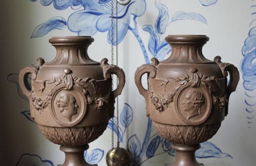 PAIR OF FRENCH TERRACOTTA PORTRAIT URNS - ADDITIONAL PHOTO 3