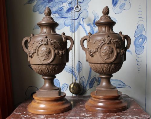 PAIR OF FRENCH TERRACOTTA PORTRAIT URNS - ADDITIONAL PHOTO 4