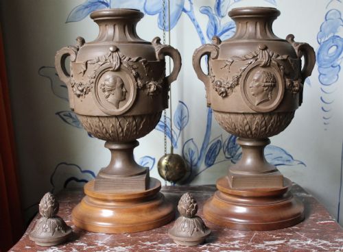 PAIR OF FRENCH TERRACOTTA PORTRAIT URNS - ADDITIONAL PHOTO 5