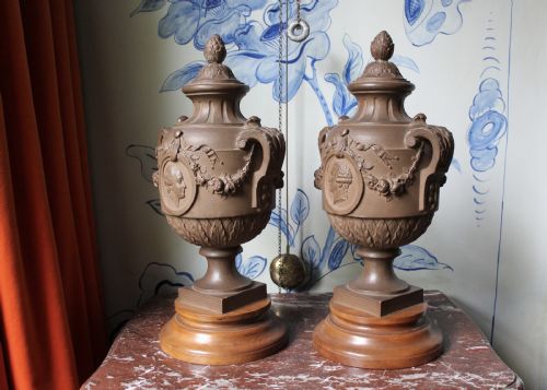 PAIR OF FRENCH TERRACOTTA PORTRAIT URNS - ADDITIONAL PHOTO 8