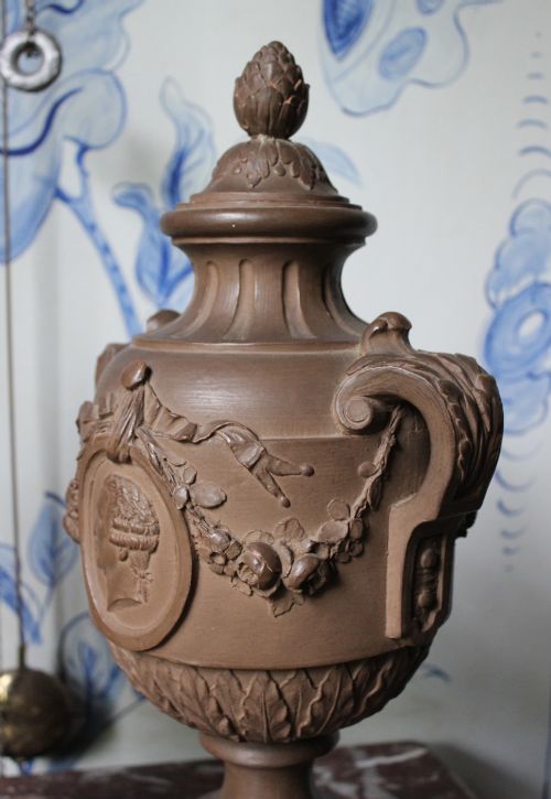 PAIR OF FRENCH TERRACOTTA PORTRAIT URNS - ADDITIONAL PHOTO 9