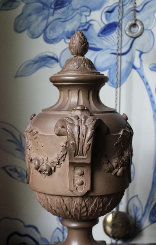 PAIR OF FRENCH TERRACOTTA PORTRAIT URNS - ADDITIONAL PHOTO 10