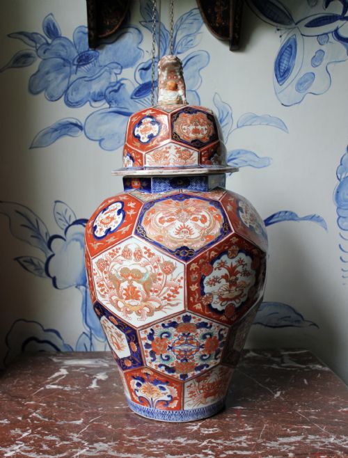 LARGE 19TH CENTURY IMARI VASE - ADDITIONAL PHOTO 1