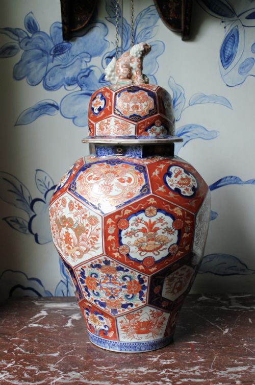 LARGE 19TH CENTURY IMARI VASE - ADDITIONAL PHOTO 2