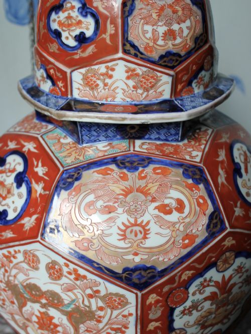 LARGE 19TH CENTURY IMARI VASE - ADDITIONAL PHOTO 3