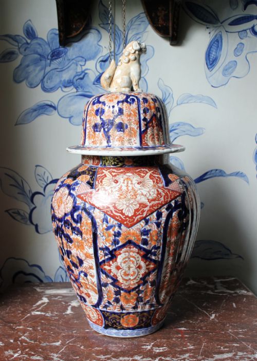 large 19th century imari vase - CATEGORY: ANTIQUE VASES - DATED 19TH CENTURY