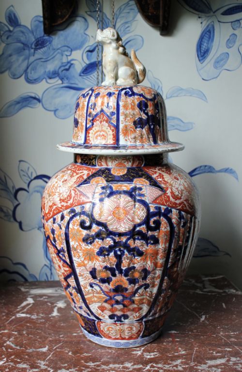 LARGE 19TH CENTURY IMARI VASE - ADDITIONAL PHOTO 2