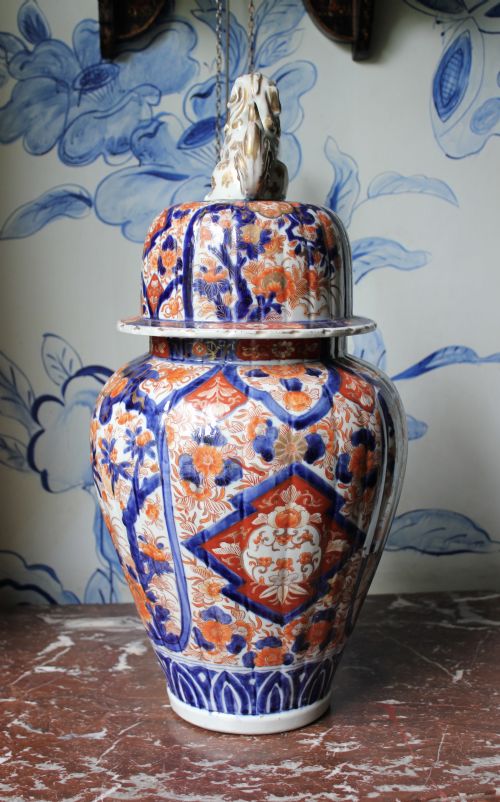 19TH CENTURY IMARI VASE - ADDITIONAL PHOTO 2