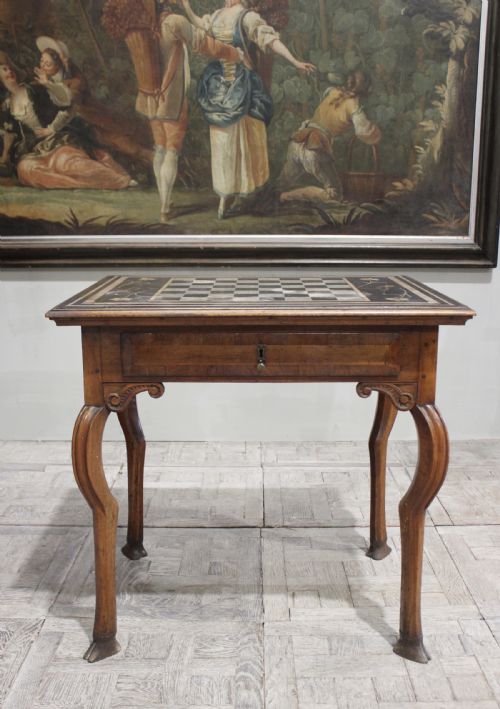 CHARMING 18TH CENTURY ITALIAN WALNUT GAMES TABLE - ADDITIONAL PHOTO 1