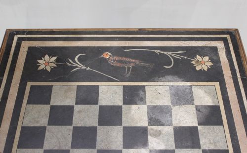 CHARMING 18TH CENTURY ITALIAN WALNUT GAMES TABLE - ADDITIONAL PHOTO 6