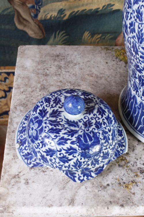 MATCHED PAIR OF LARGE EARLY 19TH CENTURY CHINESE VASES - ADDITIONAL PHOTO 4