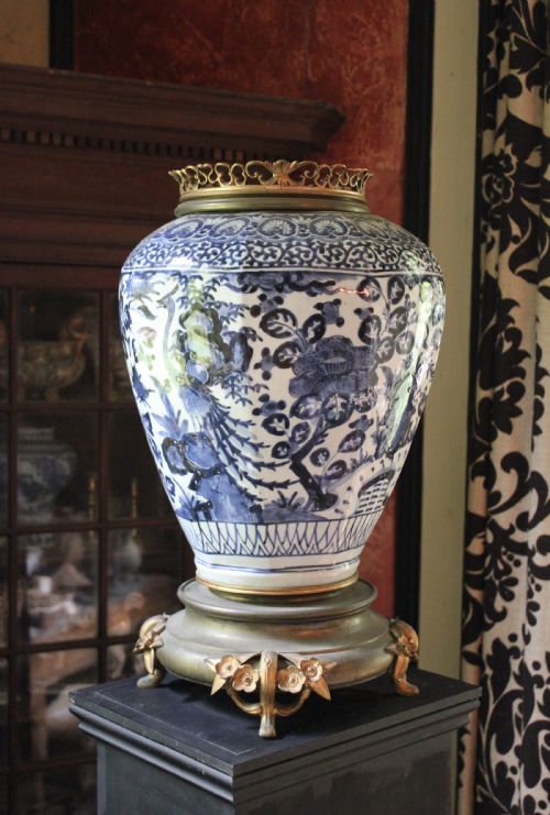 LARGE 18TH CENTURY JAPANESE VASE - ADDITIONAL PHOTO 1