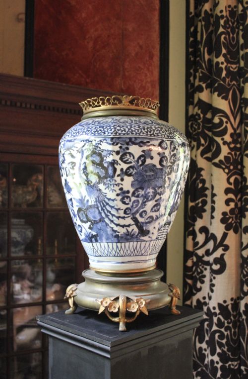 LARGE 18TH CENTURY JAPANESE VASE - ADDITIONAL PHOTO 2