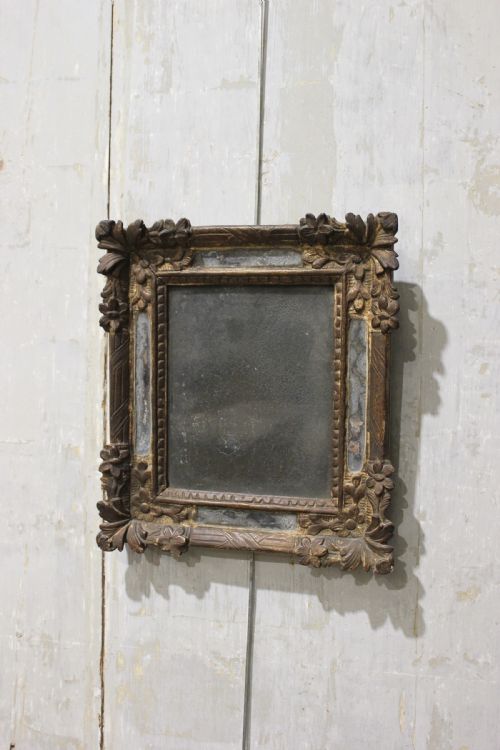 SMALL 18TH CENTURY FRENCH GILTWOOD MIRROR - ADDITIONAL PHOTO 1