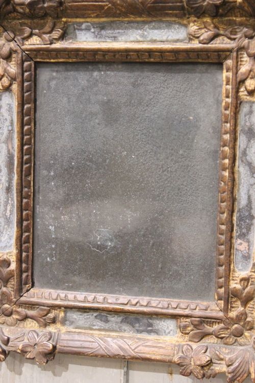 SMALL 18TH CENTURY FRENCH GILTWOOD MIRROR - ADDITIONAL PHOTO 3