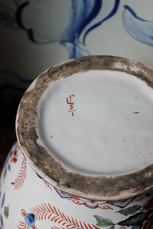 PAIR OF 19TH CENTURY TIN GLAZED VASES - ADDITIONAL PHOTO 8