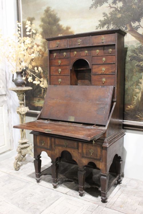 UNIQUE WILLIAM AND MARY WALNUT BUREAU CABINET CIRCA 1690 - ADDITIONAL PHOTO 4