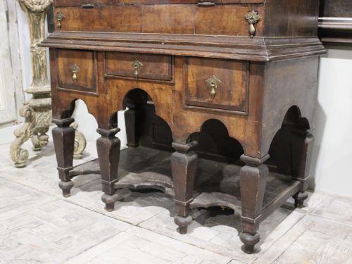 UNIQUE WILLIAM AND MARY WALNUT BUREAU CABINET CIRCA 1690 - ADDITIONAL PHOTO 5