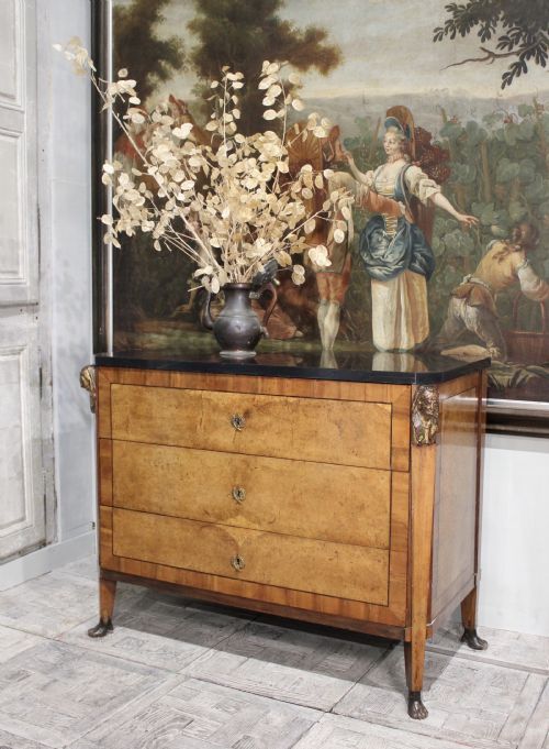 stylish late 18th century burr fronted commode - CATEGORY: ANTIQUE CHEST OF DRAWERS - DATED 1800