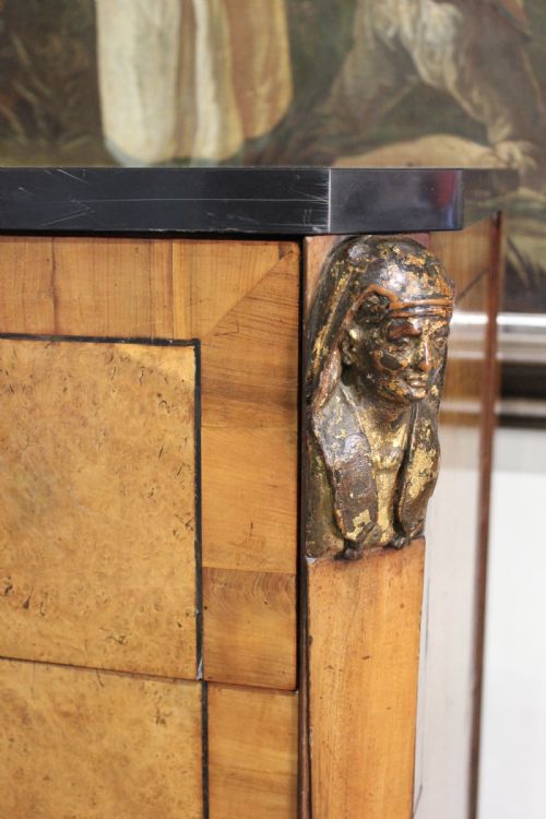 STYLISH LATE 18TH CENTURY BURR FRONTED COMMODE - ADDITIONAL PHOTO 7