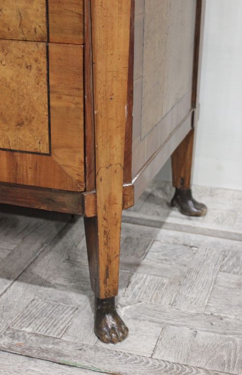 STYLISH LATE 18TH CENTURY BURR FRONTED COMMODE - ADDITIONAL PHOTO 8