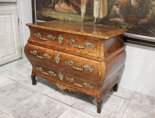 FINE MID18TH CENTURY BURR WALNUT FRENCH COMMODE