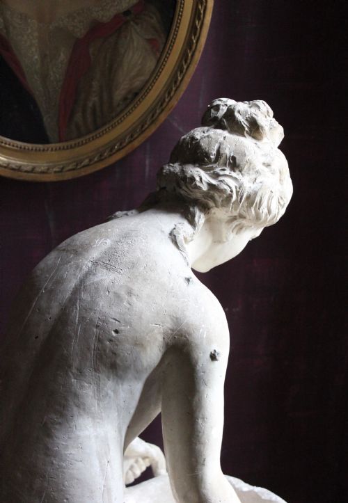 LARGE CLASSICAL PLASTER FIGURE OF A WATER CARRIER - ADDITIONAL PHOTO 2