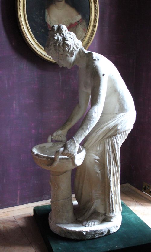 LARGE CLASSICAL PLASTER FIGURE OF A WATER CARRIER - ADDITIONAL PHOTO 5