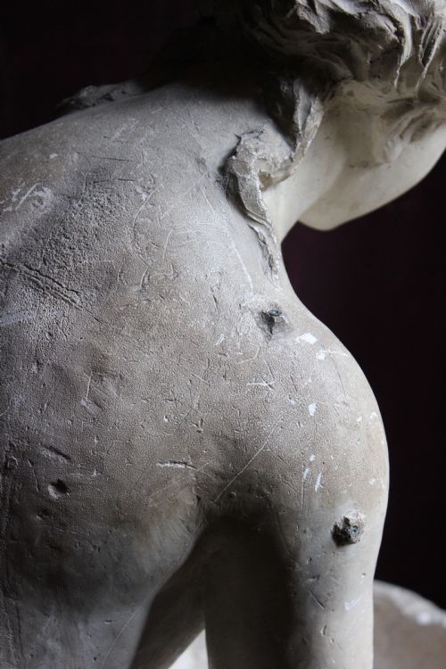 LARGE CLASSICAL PLASTER FIGURE OF A WATER CARRIER - ADDITIONAL PHOTO 9