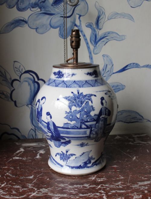19TH CENTURY CHINESE VASE LAMP IN THE KANGXI MANNER - ADDITIONAL PHOTO 1