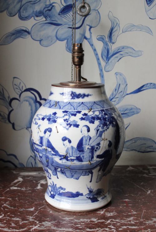 19TH CENTURY CHINESE VASE LAMP IN THE KANGXI MANNER - ADDITIONAL PHOTO 4