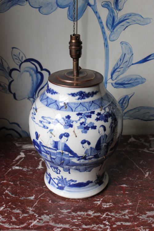 19TH CENTURY CHINESE VASE LAMP IN THE KANGXI MANNER - ADDITIONAL PHOTO 5