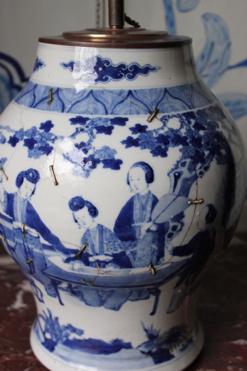 19TH CENTURY CHINESE VASE LAMP IN THE KANGXI MANNER - ADDITIONAL PHOTO 6