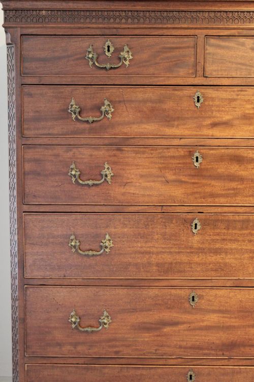 LOVELY GEORGIAN MAHOGANY TALL CHEST OF DRAWERS - ADDITIONAL PHOTO 3