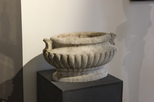 wonderful 18th century carved marble cistern - CATEGORY: ANTIQUE MISCELLANEOUS - DATED 18TH CENTURY