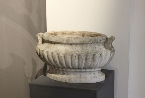 WONDERFUL 18TH CENTURY CARVED MARBLE CISTERN - ADDITIONAL PHOTO 3