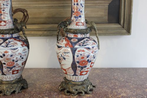PAIR OF EARLY 18TH CENTURY LARGE IMARI LAMPS - ADDITIONAL PHOTO 2