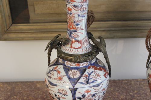 PAIR OF EARLY 18TH CENTURY LARGE IMARI LAMPS - ADDITIONAL PHOTO 3