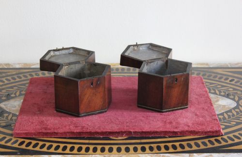 PAIR OF GEORGIAN MAHOGANY TEA CADDIES - ADDITIONAL PHOTO 2
